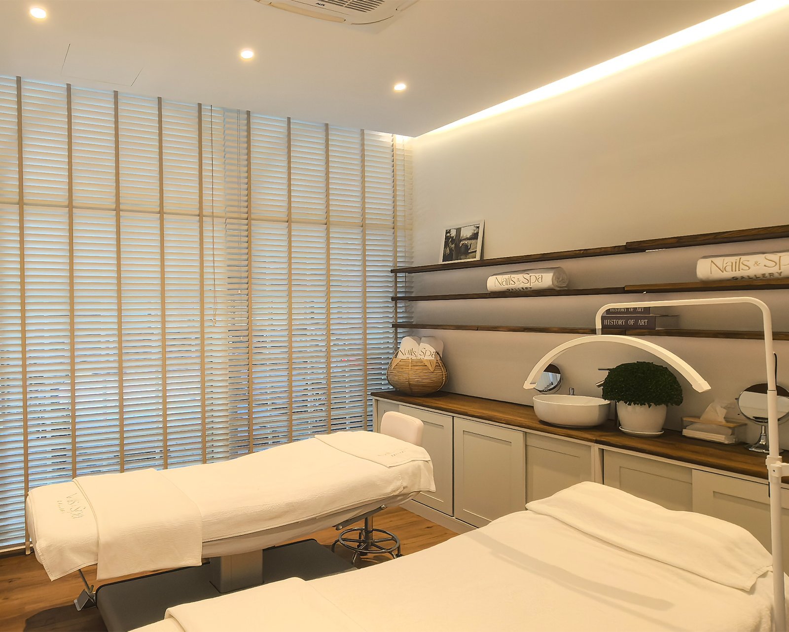 A treatment room at Nails & Spa Gallery